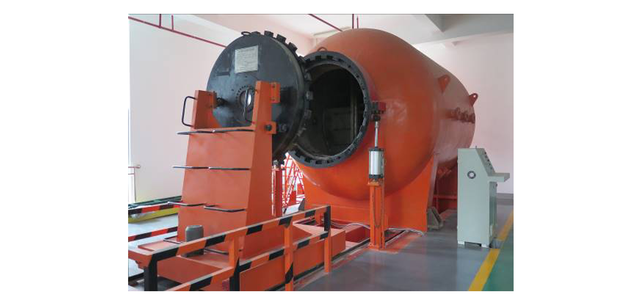 大当量浅埋地下爆炸抛掷成坑效应的缩比模拟实验装置